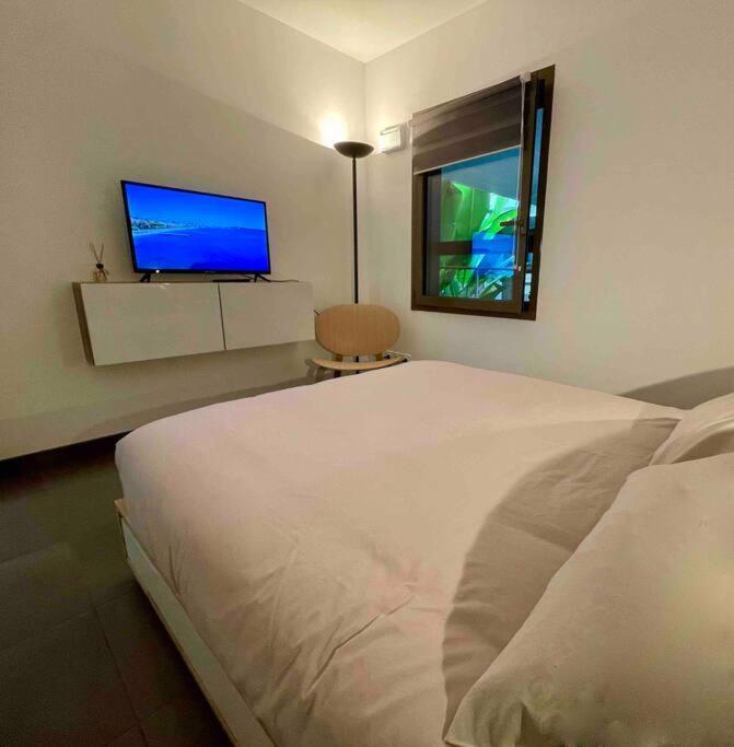 Superbe Appartement, Piscine, Vue Mer Et Montagnes Antibes Exteriér fotografie